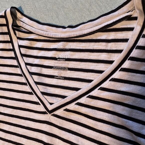 Sonoma maternity top size S ruched sides, stretchy 60% cotton 40% Polyester EUC - Picture 2 of 8